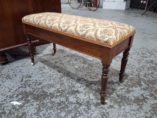 Lot 120 - PIANO STOOL