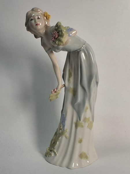 Lot 1318 - ROYAL DOULTON FIGURE