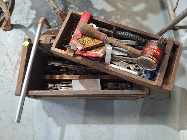 Lot 185 - AMMO BOX OF TOOLS