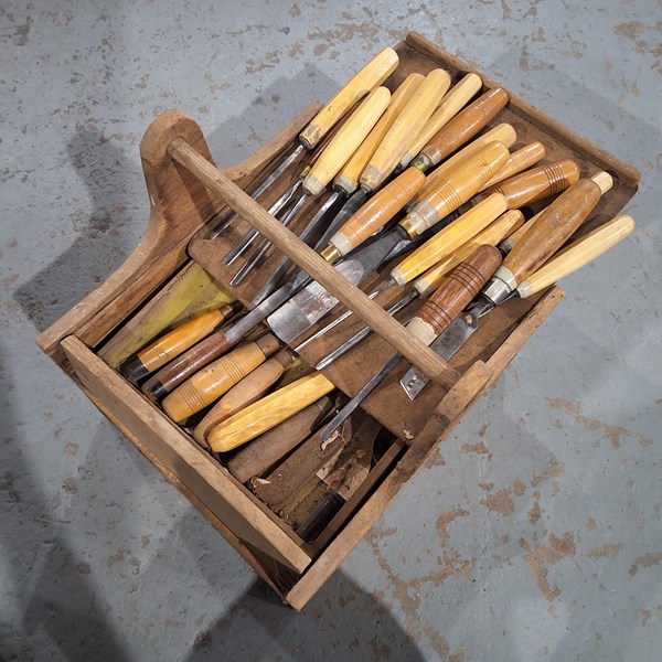 Lot 322 - CHISELS