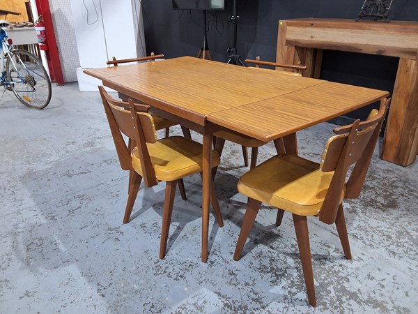 Lot 254 - DINING SUITE