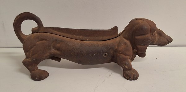 Lot 1393 - DOORSTOP