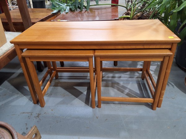 Lot 250 - NEST OF TABLES