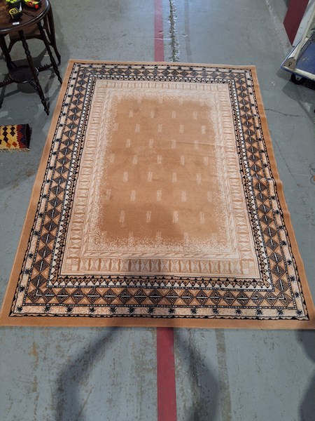 Lot 256 - RUG