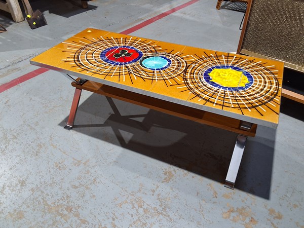 Lot 258 - COFFEE TABLE