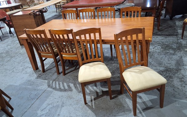 Lot 124 - ELEVEN PIECE DINING SUITE