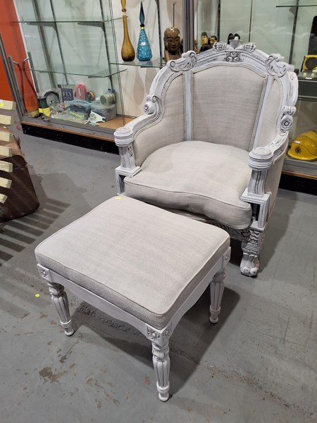 Lot 127 - THRONE CHAIR