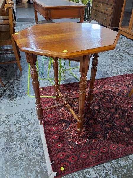 Lot 142 - OCCASIONAL TABLE