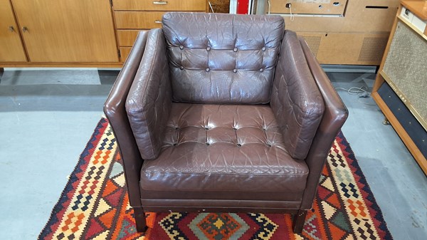 Lot 259 - MID CENTURY TUB CHAIR