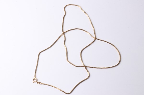 Lot 1069 - GOLD NECKLACE