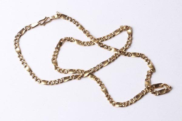 Lot 1039 - GOLD NECKLACE