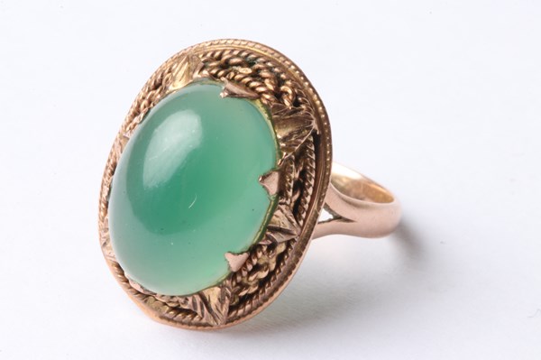 Lot 1012 - GOLD RING