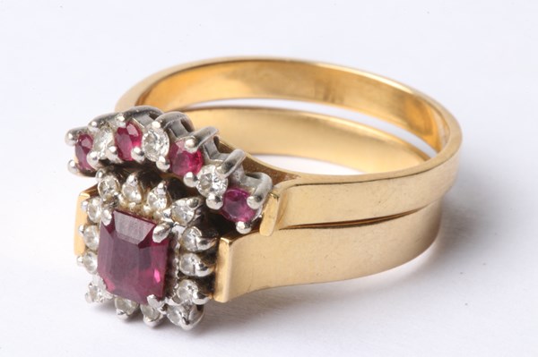 Lot 1002 - RUBY & DIAMOND RINGS