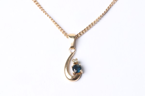 Lot 1024 - GOLD NECKLACE