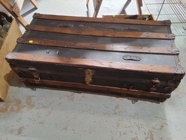 Lot 186 - SHIPPING TRUNK