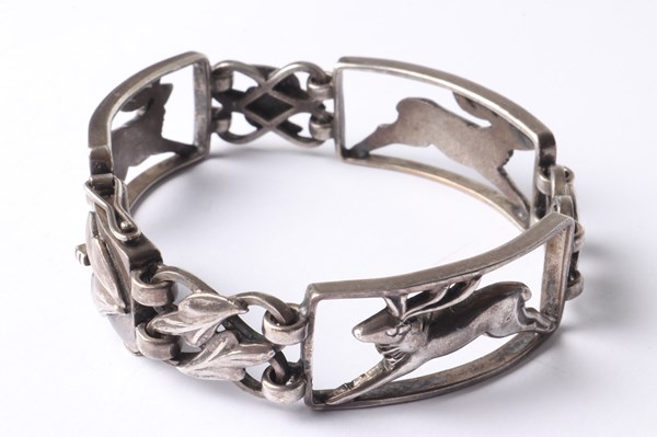 Lot 1088 - SILVER BRACELET