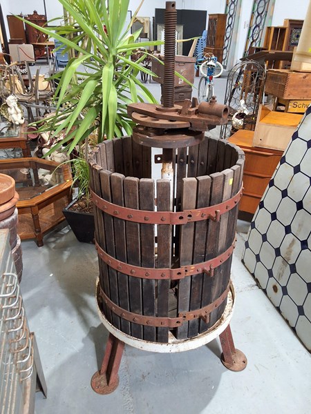 Lot 180 - WINE PRESS