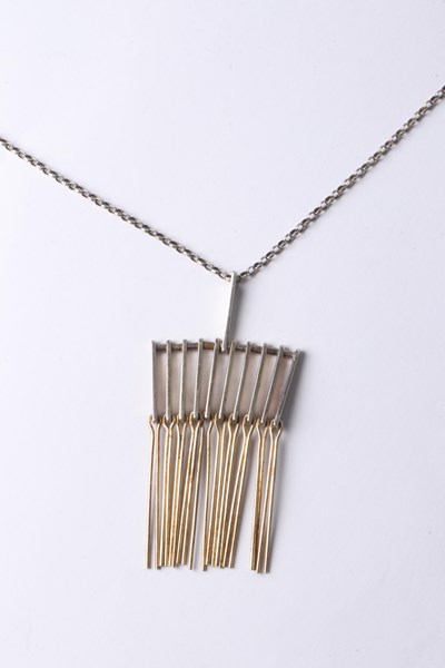 Lot 1075 - SILVER NECKLACE