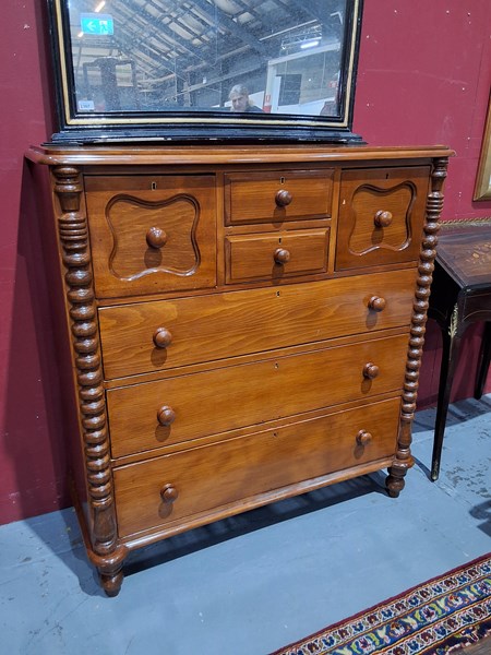 Lot 30 - CHEST OF DRAWERS