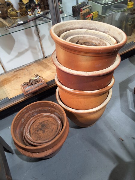 Lot 269 - PLANT POTS