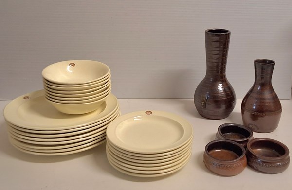 Lot 1214 - BENDIGO POTTERY