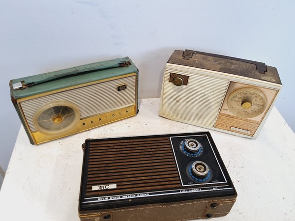 Lot 1227 - RADIOS