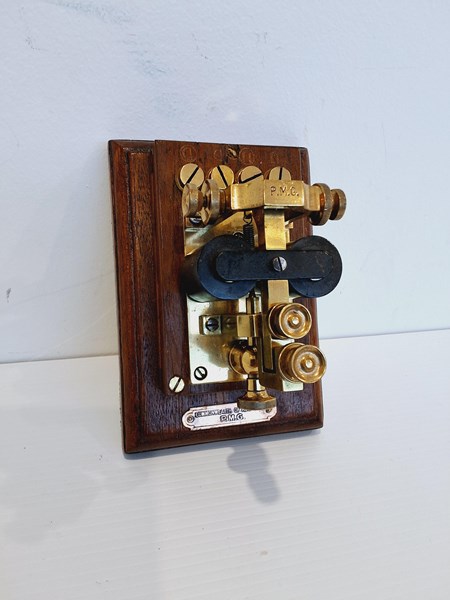 Lot 1102 - MORSE CODE RECEIVER