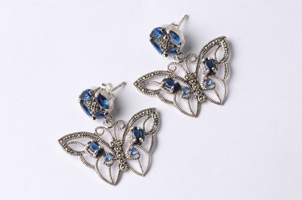 Lot 1073 - EARRINGS