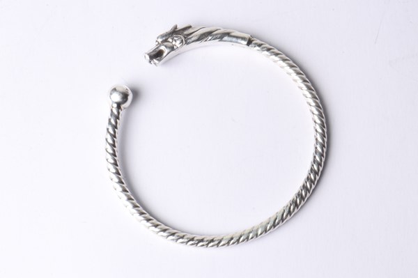 Lot 1093 - DRAGON BANGLE