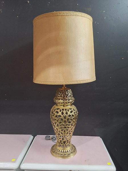 Lot 385 - LAMP