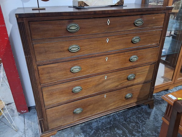 Lot 5 - CHEST OF DRAWERS