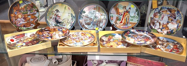 Lot 1365 - COLLECTABLE PLATES