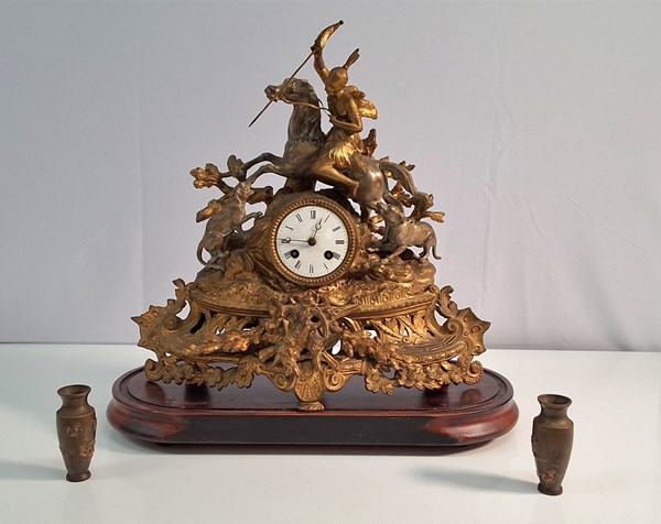 Lot 1201 - MANTEL CLOCK