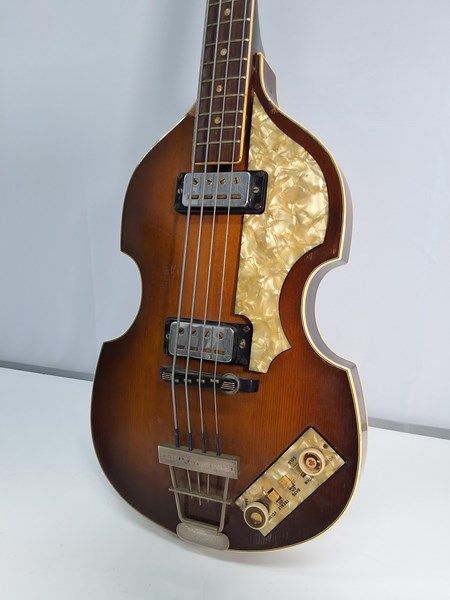 Lot 1079 - HOFNER VIOLIN BASS GUITAR 500/1