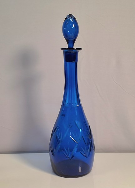 Lot 1349 - BLUE GLASS DECANTER