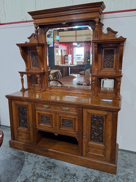 Lot 145 - SIDEBOARD