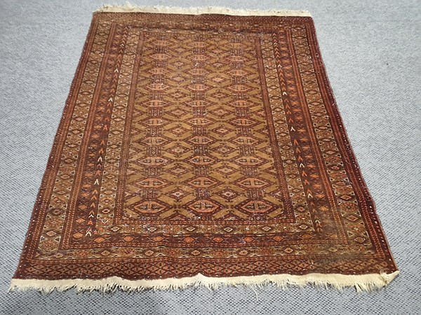 Lot 121 - WOOL RUG