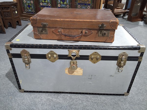 Lot 142 - TRAVEL TRUNK & SUITCASE