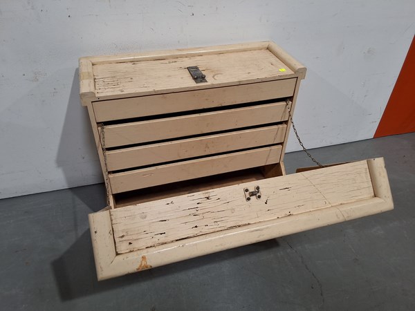 Lot 199 - TOOL CHEST