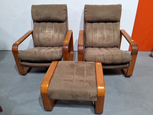 Lot 319 - LOUNGE CHAIR SET