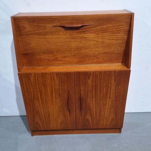 Lot 306 - MACROB BUREAU