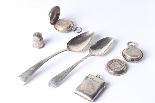 Lot 1070 - SILVER ITEMS