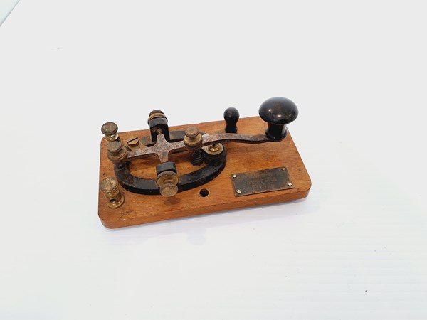 Lot 1090 - MORSE CODE KEY