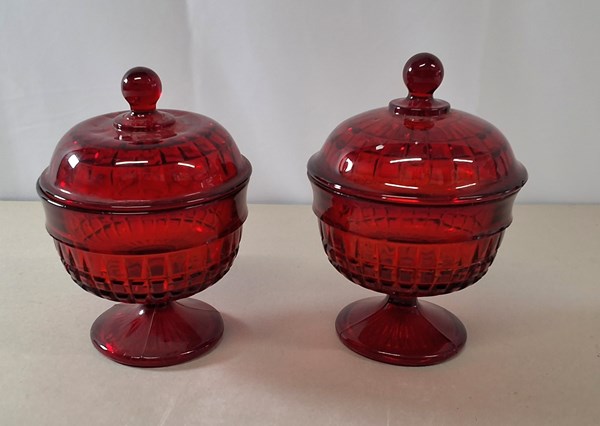 Lot 1385 - A PAIR OF COVERED COMPOTE DISHES