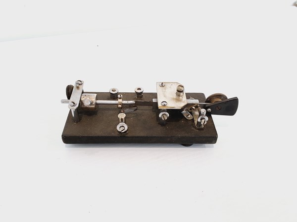 Lot 1093 - MORSE CODE KEY