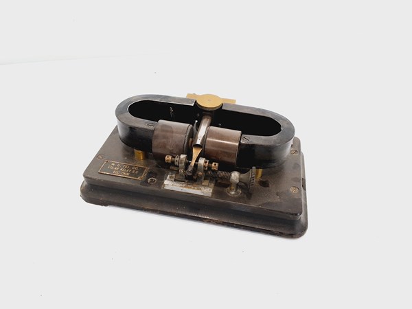 Lot 1095 - MORSE CODE