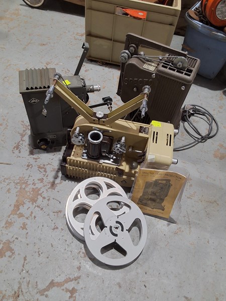 Lot 252 - MOVIE PROJECTORS