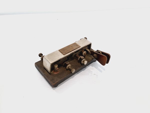 Lot 1094 - MORSE CODE KEY