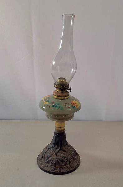 Lot 1177 - KEROSENE LAMP