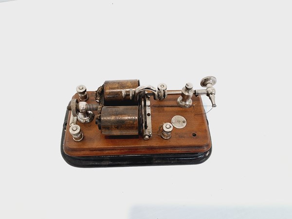 Lot 1107 - MORSE CODE RECEIVER